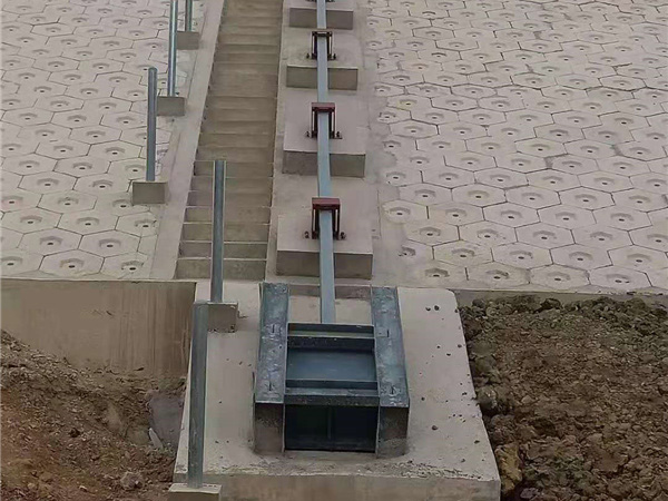 斜拉闸
